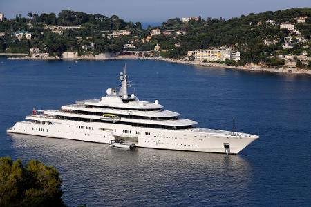 Reiche Russen machen weiter gerne Urlaub in Ländern wie Frankreich - nur wenn sie mit EU-Sanktionen belegt sind haben sie keine Chance auf eine legale Einreise. (Archivbild)