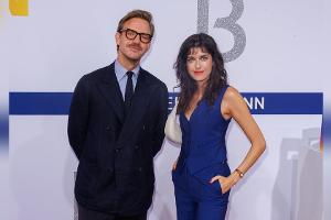 Marie Nasemann und Sebastian Tigges gemeinsam auf dem Red Carpet