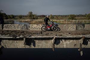 Die Brücken über den Fluss Oskil bei Kupjansk sind nach dreieinhalb Jahren Krieg weitgehend zerstört. (Archivbild)