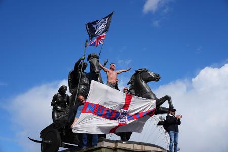 Mehr als 100.000 Menschen folgten dem Aufruf des Rechtsextremisten Tommy Robinson.