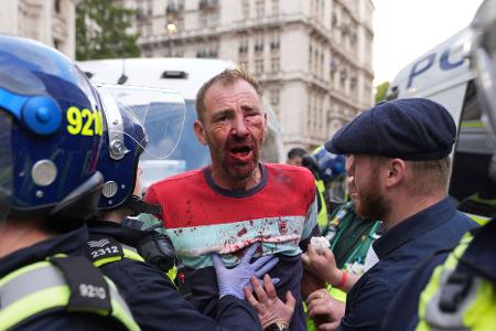 An mehreren Stellen kam es zu Zusammenstößen mit der Polizei. 