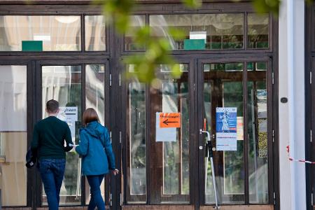 Vor allem in größeren Städten haben viele Menschen ihre Stimmen bereits per Briefwahl abgegeben.