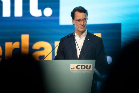 NRW-Ministerpräsident Hendrik Wüst (CDU) hat sich besorgt angesichts des starken Abschneidens der AfD geäußert. NRW-Ministerpräsident Hendrik Wüst (CDU) hat sich besorgt angesichts des starken Abschneidens der AfD geäußert.