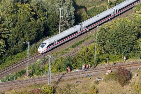 Mittlerweile läuft der Bahnverkehr zwischen Hannover und Berlin fast wieder wie gewohnt. Mittlerweile läuft der Bahnverkehr zwischen Hannover und Berlin fast wieder wie gewohnt.