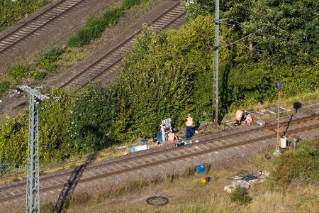 Seit dem späten Vormittag können die Fernzüge auf der wichtigen Ost-West-Verbindung zwischen Hannover und Berlin in beiden Richtungen wieder ohne Umleitungen und Verzögerungen fahren.