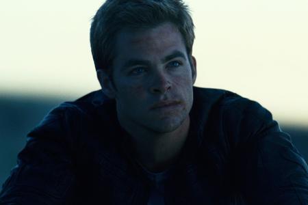 James T. Kirk (Chris Pine)