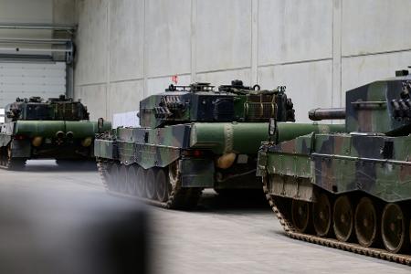 Deutschland darf aus der Sicht der EU-Kommission eine Sonderregel für Verteidigungsausgaben nutzen.