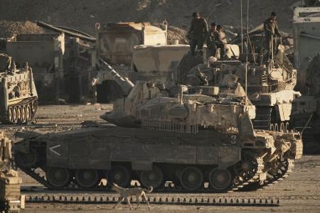 Israelische Panzer an der Grenze zum Gazastreifen. 