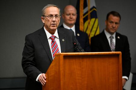 Robinson sei unter anderem wegen Mordes angeklagt, sagt der Staatsanwalt von Utah County, Jeff Gray.