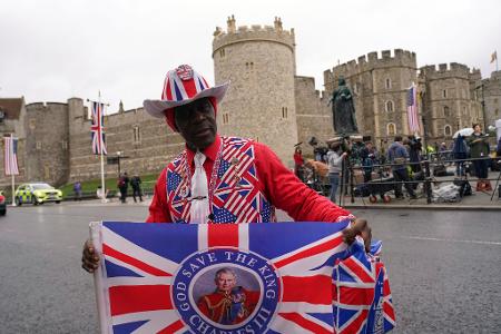 US-Präsident Trump besucht Großbritannien - Royal-Fan vor Schloss Windsor