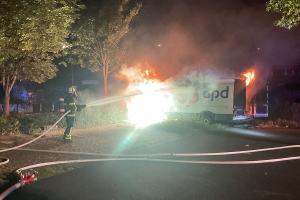 Der Lieferwagen wird abgelöscht