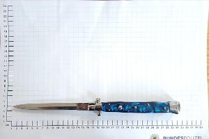 Bundespolizei nimmt Verkehrssünder fest und beschlagnahmt bei weiteren Person 34 cm langes Springmesser