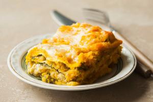 Kürbis-Spinat-Lasagne mit cremigem Feta