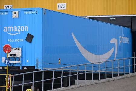 Viel Platz für die Waren: ein Amazon-Container am Dortmunder Logistikzentrum.