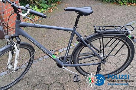 Schwarzes Herrenrad mit weißer Gabel, Hersteller: Raleigh, Modell: Parklane de Luxe