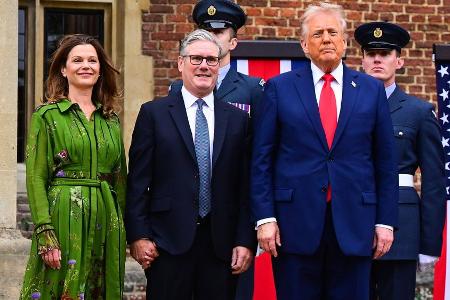 Donald Trump trifft Sir Keir Starmer und Ehefrau Victoria