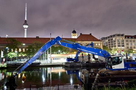 Eine Weltkriegsbombe wurde nahe der Fischerinsel in Berlin gefunden. Sie stellte sich als ungefährlich heraus.