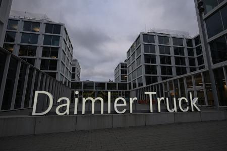 Daimler Truck hat eine Partnerschaft mit einem US-Rüstungsunternehmen vereinbart. (Archivbild) Daimler Truck hat eine Partnerschaft mit einem US-Rüstungsunternehmen vereinbart. (Archivbild)