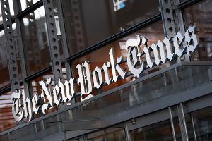 US-Präsident Donald Trump hat eine Milliarden-Klage gegen die renommierte "New York Times" eingereicht - doch ein Gericht weist die zunächst ab. (Archivbild)