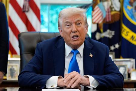 US-Präsident Trump sieht sich als Opfer einer medialen Hetzkampagne. US-Präsident Trump sieht sich als Opfer einer medialen Hetzkampagne.