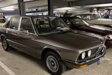BMW 5er E12 Bremen Classic Motorshow 2024 Parkhaus 