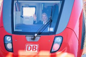 Die designierte neue Bahnchefin hat vor einigen Monaten selbst einen Lokführerschein absolviert.