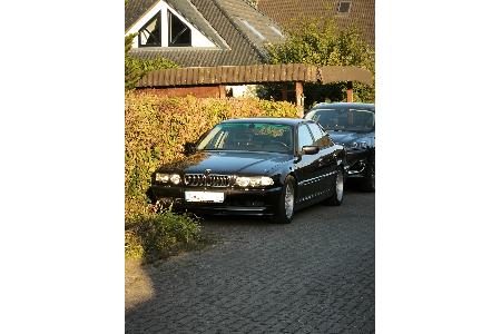 Die Polizei fahndet nach diesem entwendeten BMW 750i (Baujahr 1999).