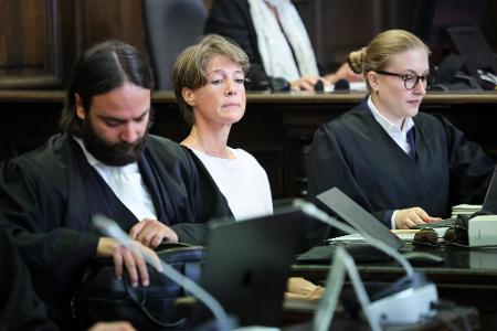 Schweigend hörte sich Christina Block die Vorwürfe ihres Ex-Manns an.