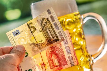 Budget-Guide für die Wiesn: Sparen bei Maß, Hendl und Fahrgeschäften