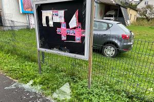 beschädigter Schaukasten