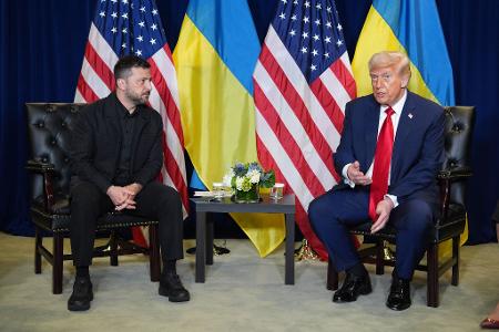 Trump hat sich in New York mit Selenskyj getroffen - kurz danach äußert er sich zur Zukunft des von Russland angegriffenen Landes. 