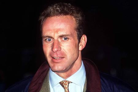 Beginn der Funktionärskarriere - Im November 1991 beginnt die erfolgreiche Funktionärskarriere. Bayern-Präsident Fritz Scherer will etwas für das Image des Klubs tun und holt zwei ehemalige Spieler als Vizepräsidenten: Franz Beckenbauer und eben Rummenigge. Bis 2002 bekleidet Kalle dieses Amt.