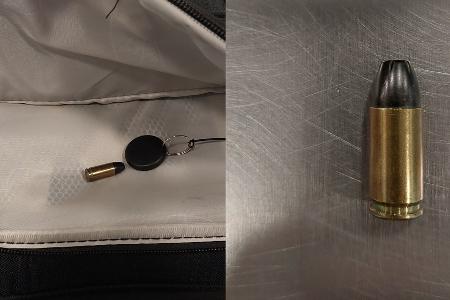Scharfe 9mm Patrone im Handgepäck.
