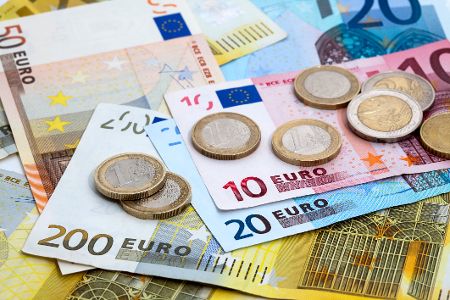 Euroscheine und -münzen