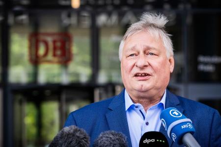Lautester Gegner der möglichen Berufung Rompfs als Chef der InfraGo war EVG-Chef Martin Burkert. (Archivbild)