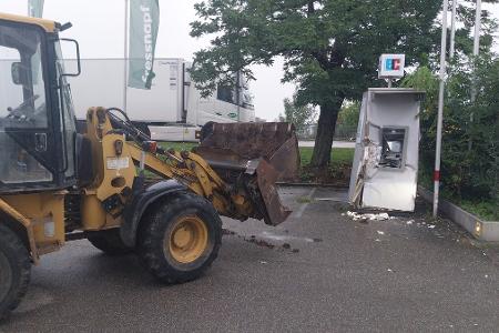 Beschädigter Geldautomat