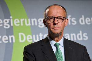 Bundeskanzler Friedrich Merz sagt Ostdeutschland weitere Unterstützung bei Infrastrukturinvestitionen zu.