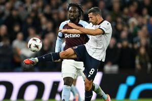Erster Sieg: Aston Villa schlägt Freiburg-Gegner Bologna