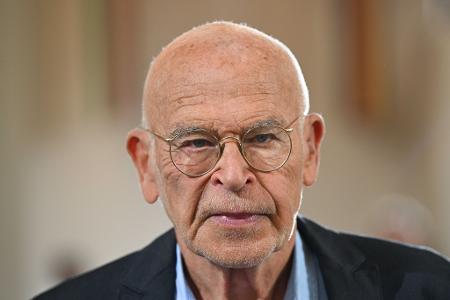 Günter Wallraff unterstützt die grüne Oberbürgermeister-Kandidatin Berivan Aymaz. (Archivbild)