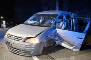 Der PKW wurde bei dem Unfall stark beschädigt.