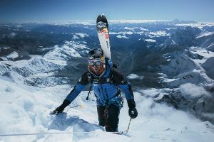 Der polnische Bergskifahrer Andrzej Bargiel am Mount Everest in Nepal vor seiner Abfahrt. 