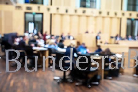 Die Länder fordern in mehreren Initiativen neue Regeln etwa zum Jugendschutz.