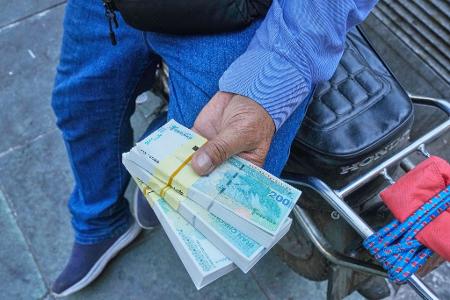 In den vergangenen zehn Jahren hat der Rial 97 Prozent seines Wertes gegenüber dem Euro eingebüßt. (Archivbild)