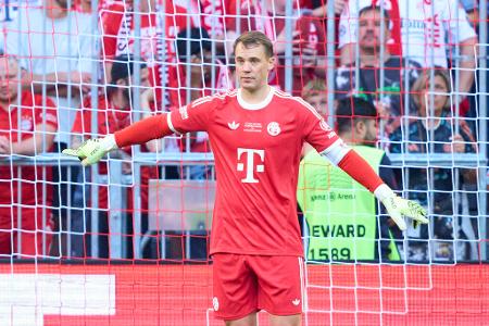 TOR: Manuel Neuer - Note: 2,5 - Musste vor der Pause keinen einzigen Ball halten. War später zweimal im kurzen Eck zur Stelle. Konnte sich ansonsten auf Passagen mit Ball am Fuß konzentrieren und genoss einen ruhigen Abend.
