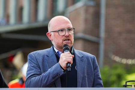 In Duisburg muss sich der amtierende Oberbürgermeister Sören Link in der Stichwahl einem AfD-Herausforderer stellen. (Archivbild)