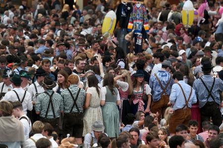 Der guten Stimmung in den Zelten tat die vorübergehende Schließung keinen Abbruch.