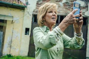 Ulrike Kriener in einer "umgekehrten 'Pappa ante portas'-Geschichte"