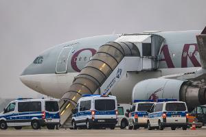 Im Juli startete von Leipzig/Halle aus der bisher zweite Abschiebeflug seit der Machtübernahme der Taliban 2021 nach Afghanistan. An Bord waren nach Behördenangaben 81 Straftäter.