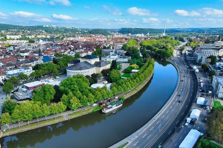 Saarbrücken: Luftaufnahme zeigt erste Aufbauarbeiten für 3. Oktober rund um Landtag und Staatstheater