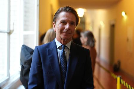 Béla Anda, Ex-Regierungssprecher und Block-Berater, darf nicht mehr als Zuschauer im Gerichtssaal sein - weil er auch als Zeuge geladen werden könnte.